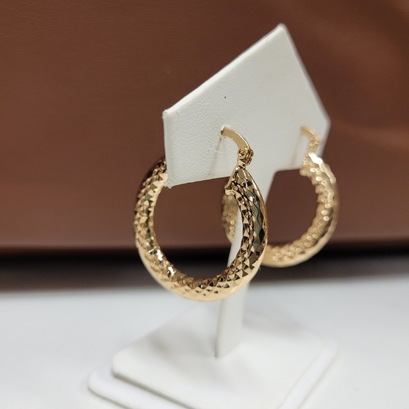 Gold plated hoop earings - Picture 3 of 3